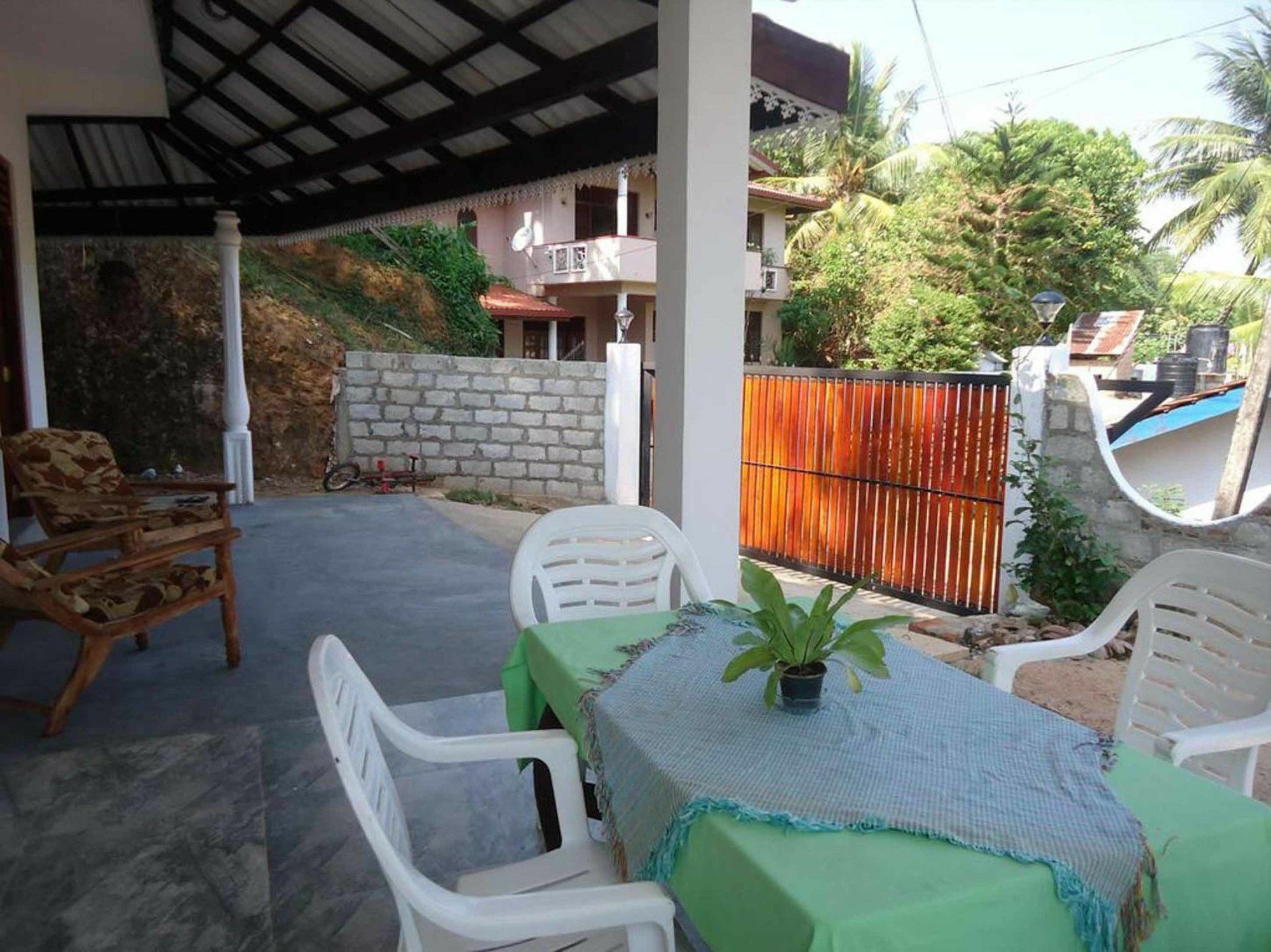 Yoho Blue Lotus Guest Mirissa Ξενοδοχείο Εξωτερικό φωτογραφία